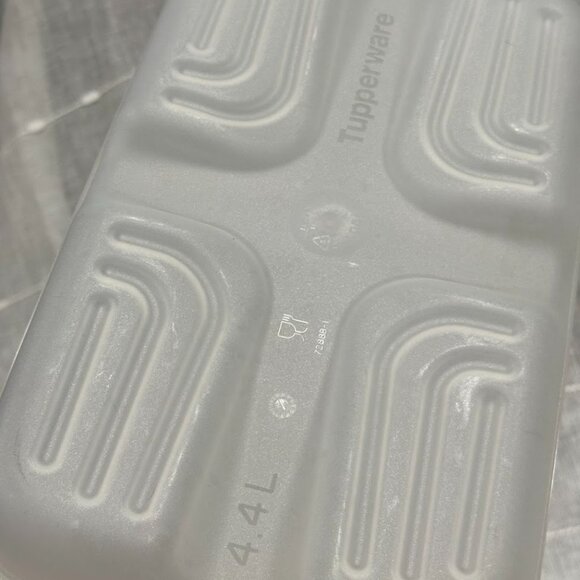 TupperWare FridgeSmart Medium Deep w grater/slicer add-on, Fresh Fridge Storage - Picture 8 of 11